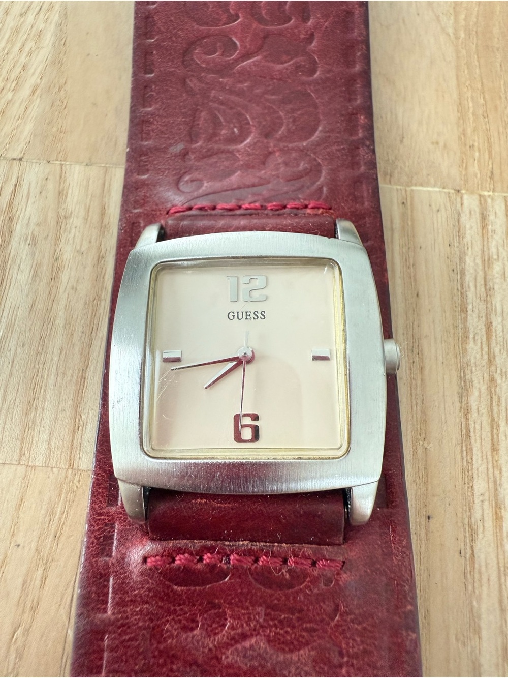 Guess ladies red embossed leather watch NEW BATTERY
